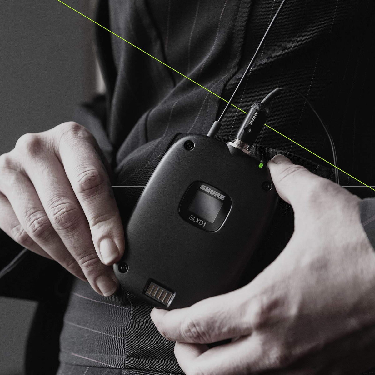 Wireless Handheld & Lavalier Microphone System with Receiver